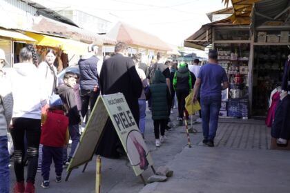 Programul social-filantropic eparhial „Ne înnoim de Sfintele Paşti“ a continuat în municipiul Galaţi – fotografia 1