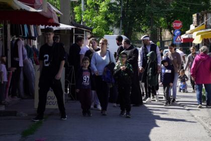 Programul social-filantropic eparhial „Ne înnoim de Sfintele Paşti“ a continuat în municipiul Galaţi – fotografia 3