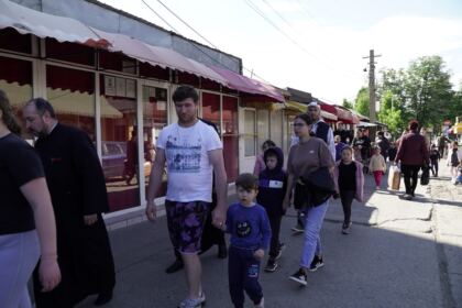 Programul social-filantropic eparhial „Ne înnoim de Sfintele Paşti“ a continuat în municipiul Galaţi – fotografia 5