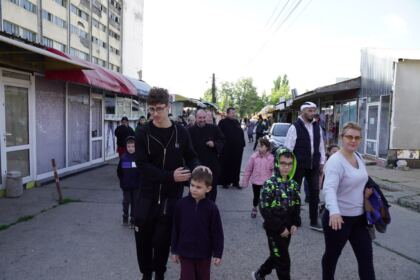 Programul social-filantropic eparhial „Ne înnoim de Sfintele Paşti“ a continuat în municipiul Galaţi – fotografia 7