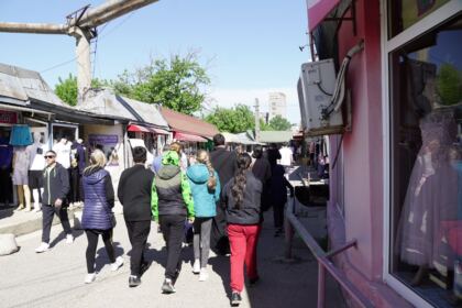 Programul social-filantropic eparhial „Ne înnoim de Sfintele Paşti“ a continuat în municipiul Galaţi – fotografia 8
