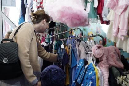 Programul social-filantropic eparhial „Ne înnoim de Sfintele Paşti“ a continuat în municipiul Galaţi – fotografia 12