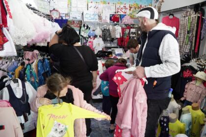 Programul social-filantropic eparhial „Ne înnoim de Sfintele Paşti“ a continuat în municipiul Galaţi – fotografia 17