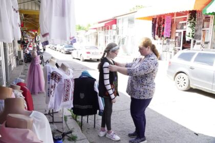 Programul social-filantropic eparhial „Ne înnoim de Sfintele Paşti“ a continuat în municipiul Galaţi – fotografia 33