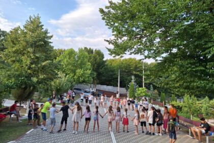 Bucurie, entuziasm și clipe de neuitat pentru 80 de copii din Parohia Țepu de Jos – fotografia 16
