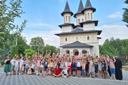 Bucurie, entuziasm și clipe de neuitat pentru 80 de copii din Parohia Țepu de Jos – fotografia 18