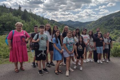 O zi de vacanță pe meleaguri vrâncene pentru 14 copii din Brăila – fotografia 10