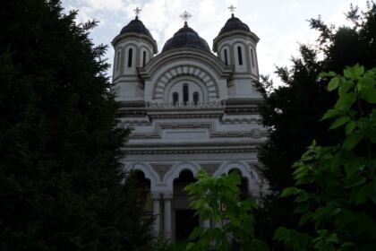 Slujire arhierească şi vizita unui grup de studenți germani în Eparhia Dunării de Jos – fotografia 2