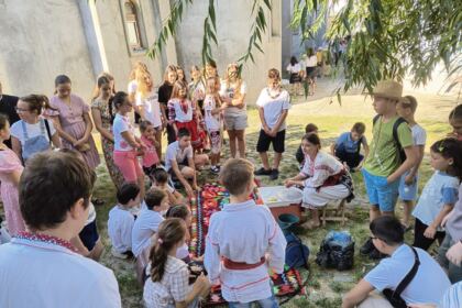 Activităţile de vacanţă pentru copii continuă în Arhiepiscopia Dunării de Jos – fotografia 13