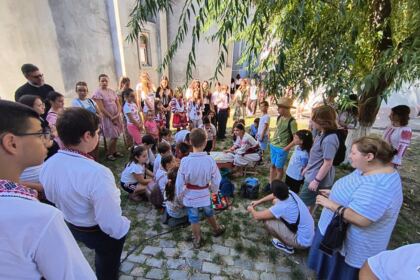 Activităţile de vacanţă pentru copii continuă în Arhiepiscopia Dunării de Jos – fotografia 12