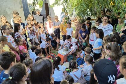 Activităţile de vacanţă pentru copii continuă în Arhiepiscopia Dunării de Jos – fotografia 14
