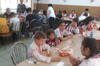 Activităţile de vacanţă pentru copii continuă în Arhiepiscopia Dunării de Jos – fotografia 20