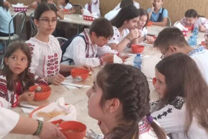 Activităţile de vacanţă pentru copii continuă în Arhiepiscopia Dunării de Jos – fotografia 21