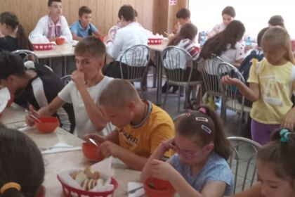 Activităţile de vacanţă pentru copii continuă în Arhiepiscopia Dunării de Jos – fotografia 22
