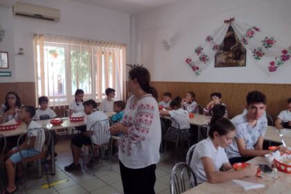 Activităţile de vacanţă pentru copii continuă în Arhiepiscopia Dunării de Jos – fotografia 23