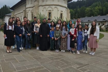 Tabără în Bucovina pentru 20 de copii din Parohia Perişoru – fotografia 3