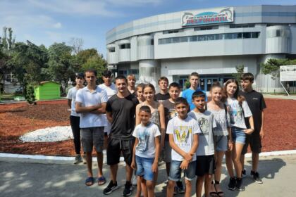 Zi de bucurie la malul Mării Negre pentru 20 de copii din localitatea Suceveni – fotografia 7