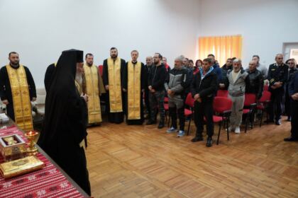 Rugăciune şi binecuvântare în Penitenciarul Brăila – fotografia 20