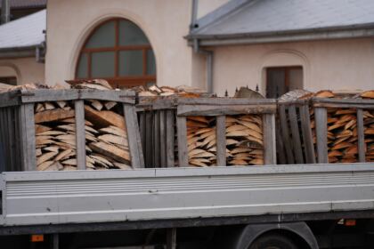 Daruri pentru familiile nevoiaşe şi bătrânii bolnavi – fotografia 4