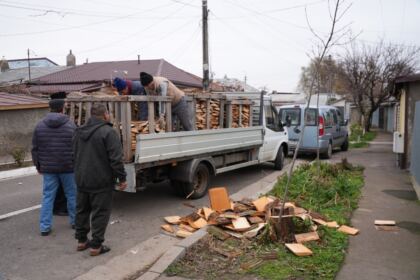 Daruri pentru familiile nevoiaşe şi bătrânii bolnavi – fotografia 8