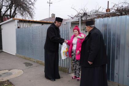 Daruri pentru familiile nevoiaşe şi bătrânii bolnavi – fotografia 14