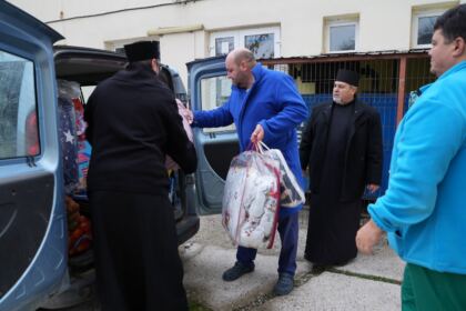 Daruri pentru familiile nevoiaşe şi bătrânii bolnavi – fotografia 18