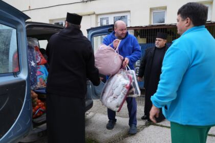 Daruri pentru familiile nevoiaşe şi bătrânii bolnavi – fotografia 19