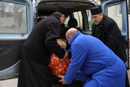Daruri pentru familiile nevoiaşe şi bătrânii bolnavi – fotografia 21