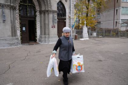 Ajutoare oferite persoanelor vârstnice din cadrul unui azil din Brăila – fotografia 12