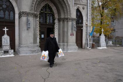 Ajutoare oferite persoanelor vârstnice din cadrul unui azil din Brăila – fotografia 14