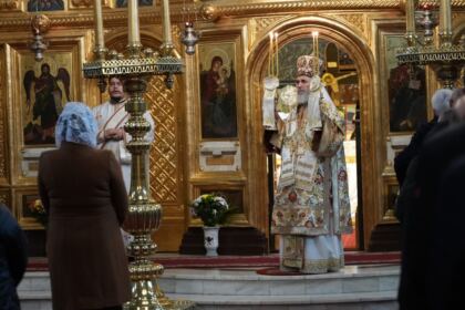 Slujire arhierească şi Concert de colinde la Catedrala arhiepiscopală din Galaţi – fotografia 1