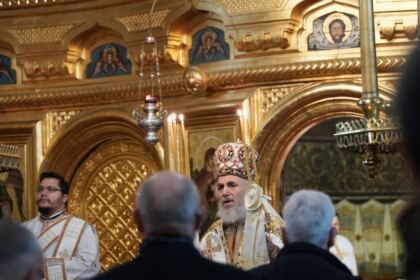 Slujire arhierească şi Concert de colinde la Catedrala arhiepiscopală din Galaţi – fotografia 2