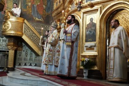 Slujire arhierească şi Concert de colinde la Catedrala arhiepiscopală din Galaţi – fotografia 5