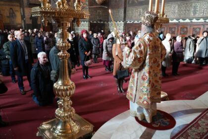 Slujire arhierească şi Concert de colinde la Catedrala arhiepiscopală din Galaţi – fotografia 6