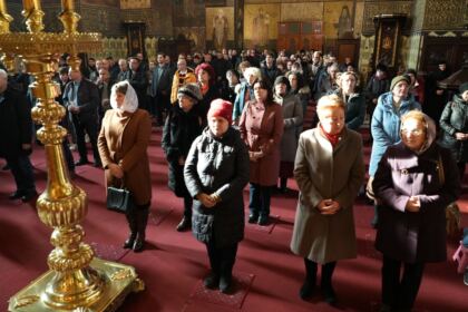 Slujire arhierească şi Concert de colinde la Catedrala arhiepiscopală din Galaţi – fotografia 7