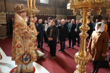 Slujire arhierească şi Concert de colinde la Catedrala arhiepiscopală din Galaţi – fotografia 8