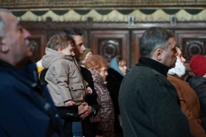 Slujire arhierească şi Concert de colinde la Catedrala arhiepiscopală din Galaţi – fotografia 11