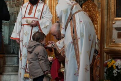 Slujire arhierească şi Concert de colinde la Catedrala arhiepiscopală din Galaţi – fotografia 12