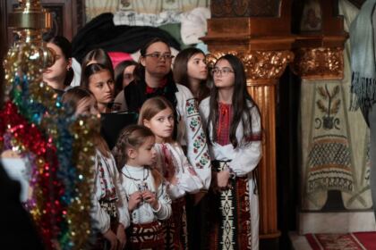 Slujire arhierească şi Concert de colinde la Catedrala arhiepiscopală din Galaţi – fotografia 13