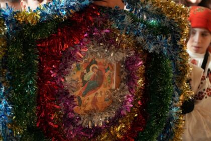Slujire arhierească şi Concert de colinde la Catedrala arhiepiscopală din Galaţi – fotografia 14