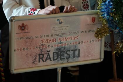Slujire arhierească şi Concert de colinde la Catedrala arhiepiscopală din Galaţi – fotografia 15