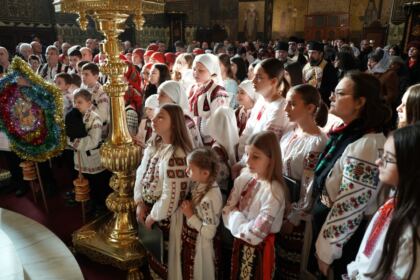 Slujire arhierească şi Concert de colinde la Catedrala arhiepiscopală din Galaţi – fotografia 17