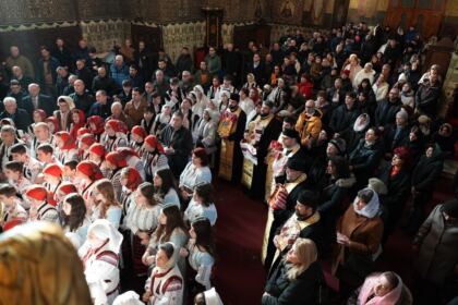 Slujire arhierească şi Concert de colinde la Catedrala arhiepiscopală din Galaţi – fotografia 18
