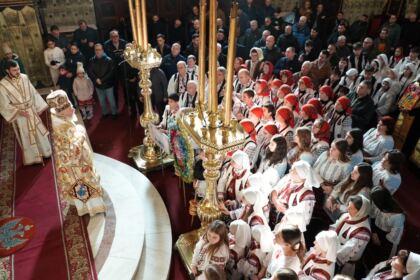Slujire arhierească şi Concert de colinde la Catedrala arhiepiscopală din Galaţi – fotografia 19
