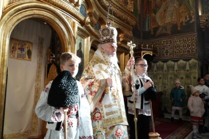 Slujire arhierească şi Concert de colinde la Catedrala arhiepiscopală din Galaţi – fotografia 20