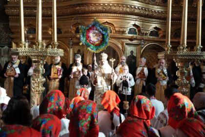 Slujire arhierească şi Concert de colinde la Catedrala arhiepiscopală din Galaţi – fotografia 24