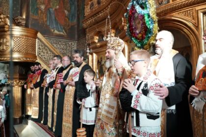 Slujire arhierească şi Concert de colinde la Catedrala arhiepiscopală din Galaţi – fotografia 26