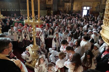 Slujire arhierească şi Concert de colinde la Catedrala arhiepiscopală din Galaţi – fotografia 27