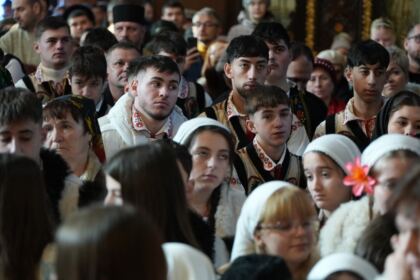 Slujire arhierească şi Concert de colinde la Catedrala arhiepiscopală din Galaţi – fotografia 30