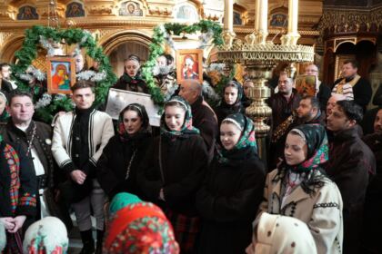 Slujire arhierească şi Concert de colinde la Catedrala arhiepiscopală din Galaţi – fotografia 32